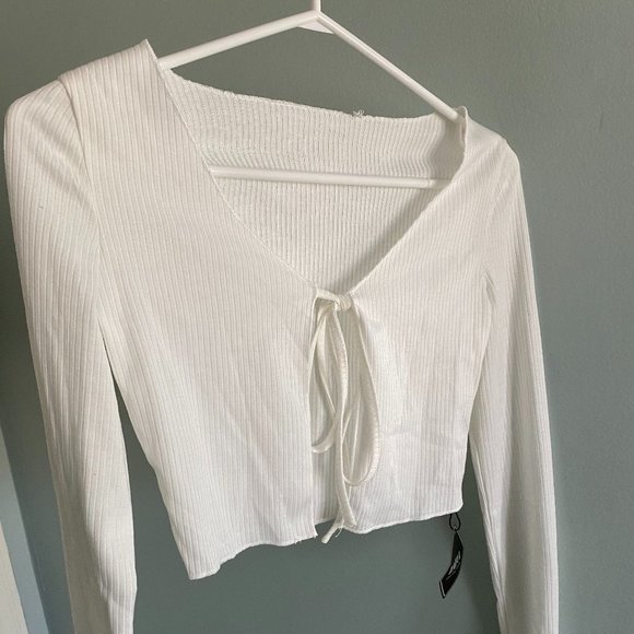 White tie-up long sleeve - Picture 1 of 2